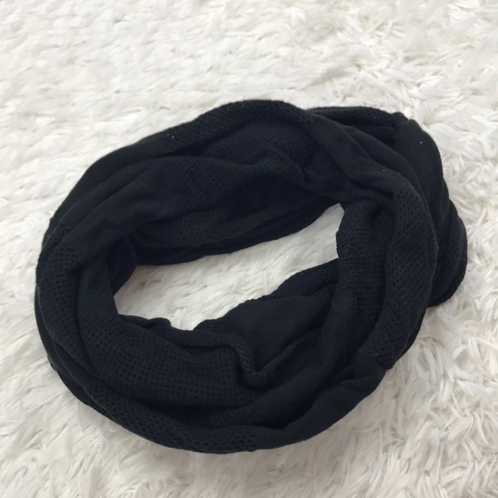 Lululemon Heart Opener Scarf *Cotton Black